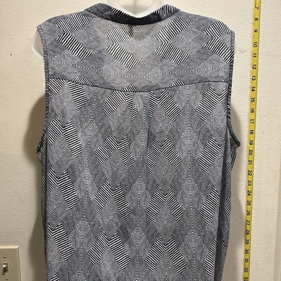 Live 4 Truth Black and White Patterned Top - Picture 2 of 5